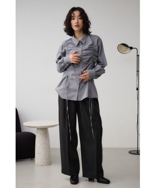 AZUL by moussy(アズールバイマウジー)の「フロントシャーリングシャツ(シャツ/ブラウス・レディース・ブラック系その他/アイボリー/グレー・FREE)」の17枚目の写真