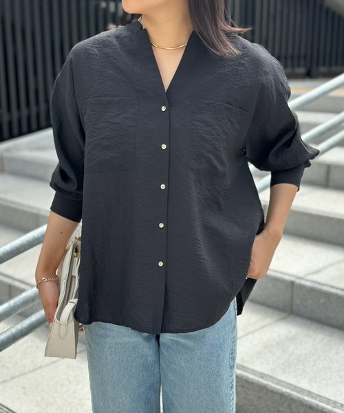 Emma Taylor（エマテイラー）の「シアーワッシャーキーネックシャツ（シャツ/ブラウス・レディース・ブラック/サックスブルー/ホワイト・FREE）」の2枚目の写真