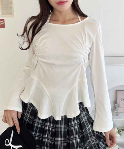 Loueme(ルエム)の「ウエストギャザーホルターネックトップス(Tシャツ/カットソー・レディース・オフホワイト/ブラック/グレー・FREE)」の3枚目の写真