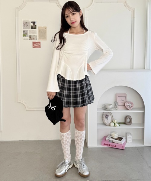 Loueme(ルエム)の「ウエストギャザーホルターネックトップス(Tシャツ/カットソー・レディース・オフホワイト/ブラック/グレー・FREE)」の9枚目の写真