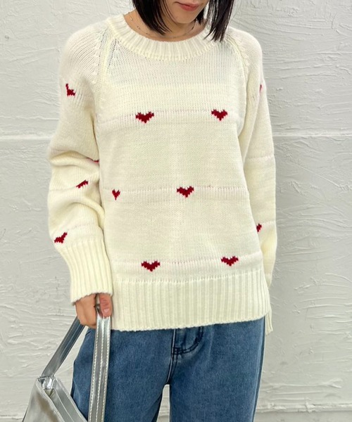 mebole(メボレ)の「ハート柄ショート丈ニット(ニット/セーター・レディース・ネイビー/イエロー/グレー/アイボリー・FREE)」の5枚目の写真