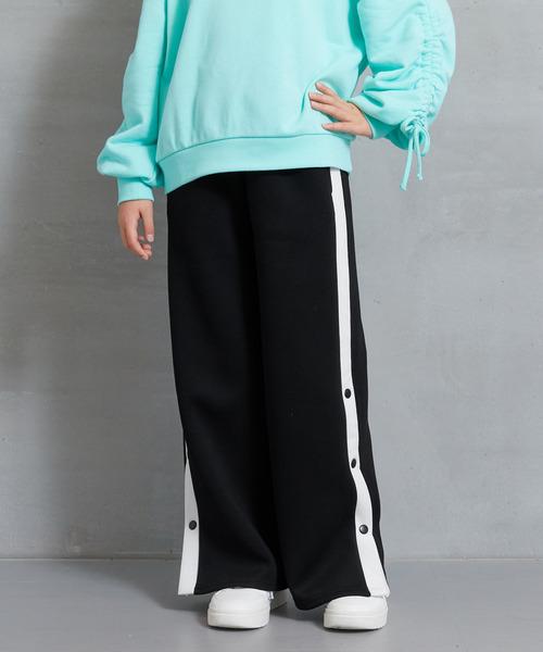 coca(coca)(コカ)の「【WEB限定セール】キッズ ソフトスウェットサイドボタンパンツ(スウェットパンツ・キッズ・ライトグリーン/ブラック・120/150/130/140)」の11枚目の写真