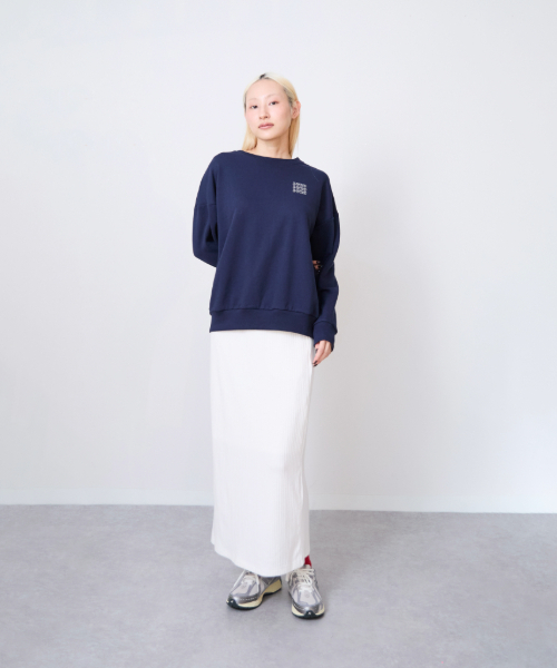 LUKU nari（ルクナーリ）の「ロゴスウェットプルオーバー（スウェット・レディース・ダークブラウン/ベージュ/ネイビー/オフホワイト・F）」の17枚目の写真