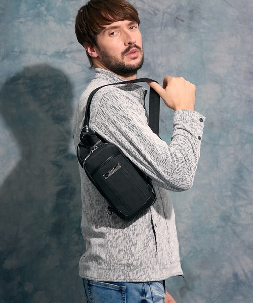 HIDEAWAYS NICOLE(ハイダウェイニコル)の「ミニボディバッグ(ボディバッグ/ウエストポーチ・メンズ・ネイビー/ブラック系1/ブラック系2/グレー/ブラック・FREE)」の7枚目の写真