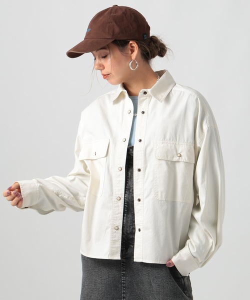 BAYFLOW（ベイフロー）の「[ショートとロングで選べる着丈]コットンボーイフレンドシャツ（シャツ/ブラウス・レディース・チャコール/カーキ/オフホワイト・SMALL/MEDIUM）」の2枚目の写真