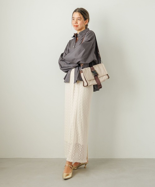 BAYFLOW（ベイフロー）の「[ショートとロングで選べる着丈]コットンボーイフレンドシャツ（シャツ/ブラウス・レディース・チャコール/カーキ/オフホワイト・SMALL/MEDIUM）」の4枚目の写真