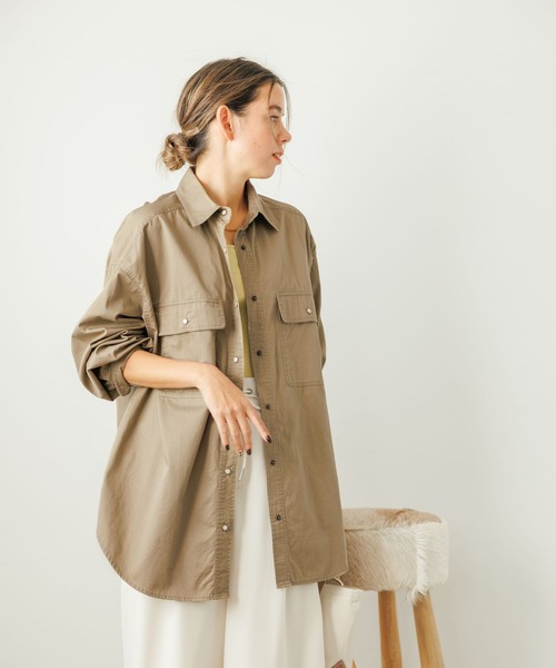 BAYFLOW（ベイフロー）の「[ショートとロングで選べる着丈]コットンボーイフレンドシャツ（シャツ/ブラウス・レディース・チャコール/カーキ/オフホワイト・SMALL/MEDIUM）」の9枚目の写真