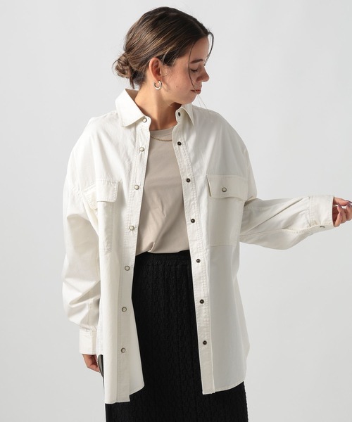 BAYFLOW（ベイフロー）の「[ショートとロングで選べる着丈]コットンボーイフレンドシャツ（シャツ/ブラウス・レディース・チャコール/カーキ/オフホワイト・SMALL/MEDIUM）」の15枚目の写真