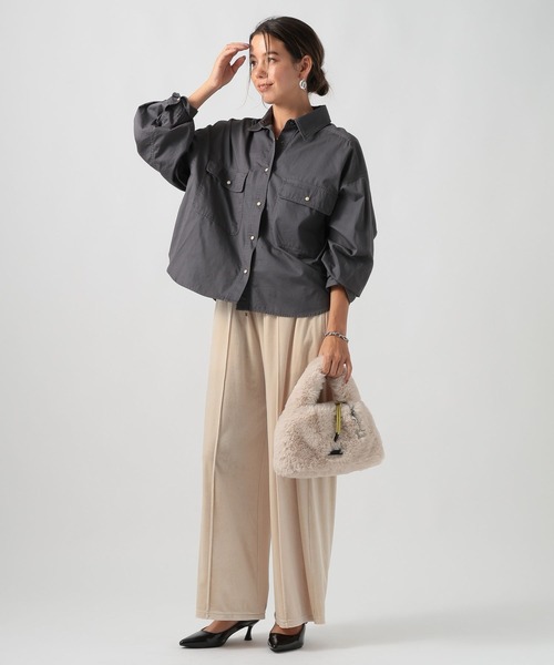 BAYFLOW（ベイフロー）の「[ショートとロングで選べる着丈]コットンボーイフレンドシャツ（シャツ/ブラウス・レディース・チャコール/カーキ/オフホワイト・SMALL/MEDIUM）」の19枚目の写真