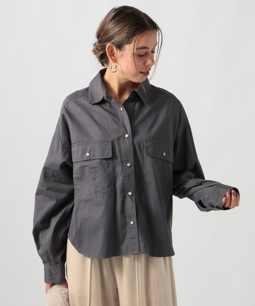 BAYFLOW（ベイフロー）の「[ショートとロングで選べる着丈]コットンボーイフレンドシャツ（シャツ/ブラウス・レディース・チャコール/カーキ/オフホワイト・SMALL/MEDIUM）」の22枚目の写真