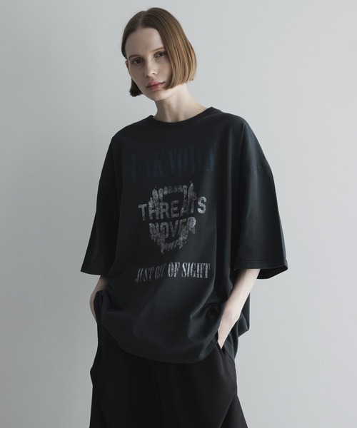 remer(リメール)の「loose vintage make pigment over Tee / ルーズヴィンテージメイクピグメントオーバーTシャツ(Tシャツ/カットソー・メンズ・ブラック系その他4/グレー系その他2/グレー系その他3/グレー系その他4/ブラック系その他2/グレー系その他/ブラック系その他/ブラック系その他3・X-SMALL/SMALL/MEDIUM/LARGE)」の9枚目の写真
