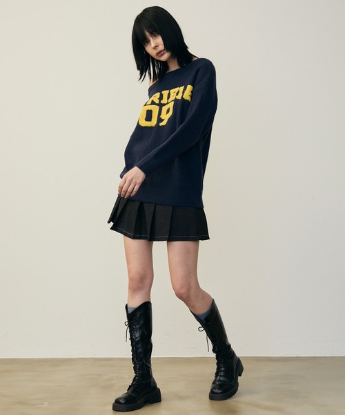 uyu.(ウユ)の「オフショルダーロゴニットプルオーバー【uyu./ウユ】(ニット/セーター・レディース・ネイビー/グレー・FREE)」の15枚目の写真