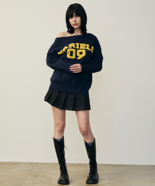 uyu.(ウユ)の「オフショルダーロゴニットプルオーバー【uyu./ウユ】(ニット/セーター・レディース・ネイビー/グレー・FREE)」の19枚目の写真