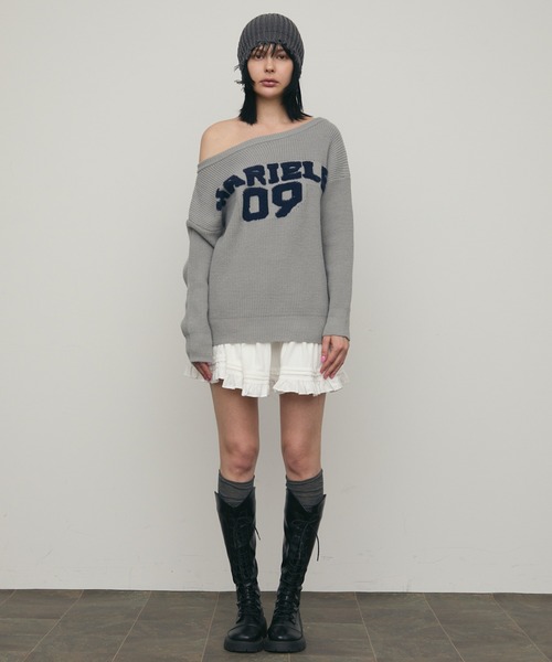 uyu.(ウユ)の「オフショルダーロゴニットプルオーバー【uyu./ウユ】(ニット/セーター・レディース・ネイビー/グレー・FREE)」の12枚目の写真