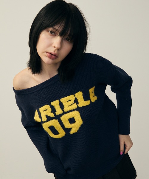 uyu.(ウユ)の「オフショルダーロゴニットプルオーバー【uyu./ウユ】(ニット/セーター・レディース・ネイビー/グレー・FREE)」の13枚目の写真