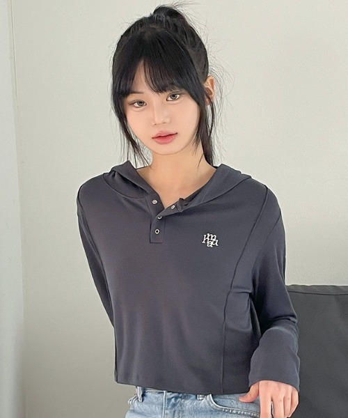 パーカー A'GEM/9 × .kom 「muah muah/ムーアムーア」 STITCH LINE CROP HOODIE/ステッチライン クロップ パーカー A'GEM/9 × .kom 「muah muah/ムーアムーア」 STITCH