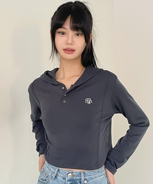 muahmuah（ムーアムーア）の「A'GEM/9 × .kom 『muah muah/ムーアムーア』 STITCH LINE CROP HOODIE/ステッチライン クロップパーカー（パーカー・レディース・ホワイト/チャコールグレー/ピンク・FREE）」の13枚目の写真