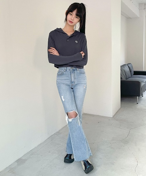 muahmuah（ムーアムーア）の「A'GEM/9 × .kom 『muah muah/ムーアムーア』 STITCH LINE CROP HOODIE/ステッチライン クロップパーカー（パーカー・レディース・ホワイト/チャコールグレー/ピンク・FREE）」の10枚目の写真