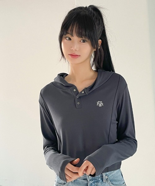 muahmuah（ムーアムーア）の「A'GEM/9 × .kom 『muah muah/ムーアムーア』 STITCH LINE CROP HOODIE/ステッチライン クロップパーカー（パーカー・レディース・ホワイト/チャコールグレー/ピンク・FREE）」の12枚目の写真
