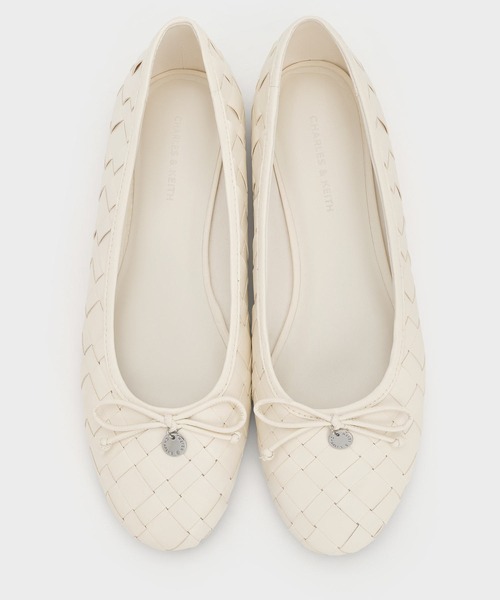 CHARLES & KEITH（チャールズ & キース）の「ウーブン ボウバレエフラット（バレエシューズ・レディース・オフホワイト/ブラック/ブラウン系その他3・25.5cm/25cm/24.5cm/23.5cm/23cm/22.5cm）」の18枚目の写真