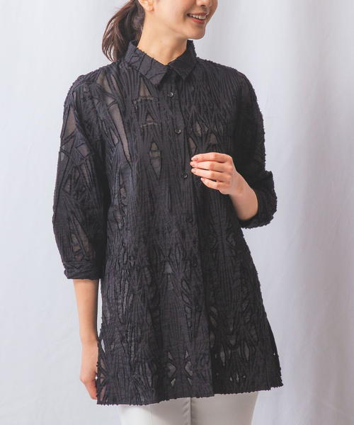 NARACAMICIE（ナラカミーチェ）の「【NARACAMICIE】カットジャガード七分袖シャツ（シャツ/ブラウス・レディース・ブラウン/ブラック・XL/L/M/XXL）」の2枚目の写真