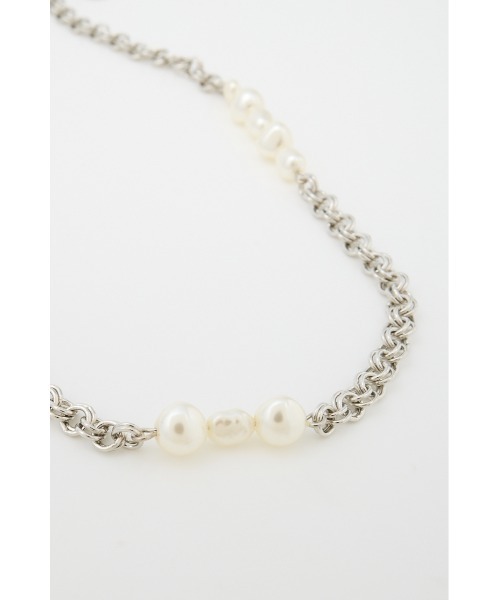 MOUSSY(マウジー)の「DISTORTED F/PEARL ネックレス(ネックレス・レディース・シルバー・FREE)」の5枚目の写真