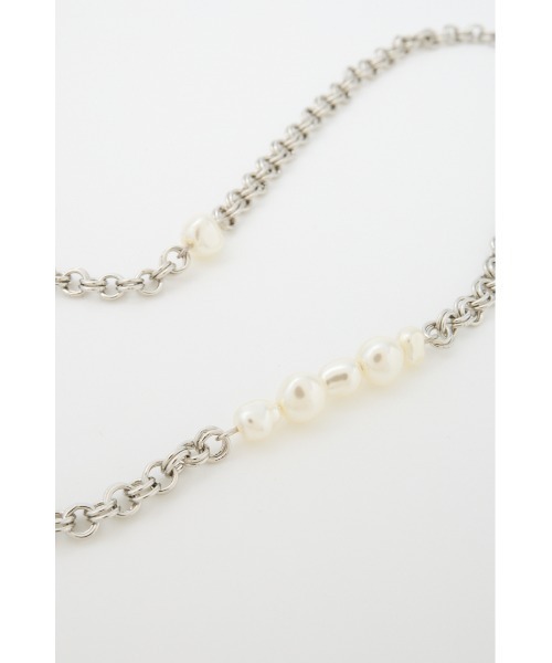MOUSSY(マウジー)の「DISTORTED F/PEARL ネックレス(ネックレス・レディース・シルバー・FREE)」の6枚目の写真