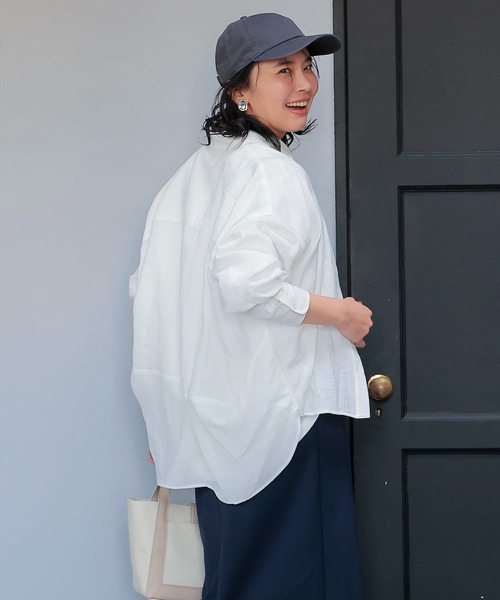 Jines(ジネス)の「ナチュラルワッシャー バックフォルムシャツ(シャツ/ブラウス・レディース・ホワイト/イエロー/ブルー・38)」の15枚目の写真