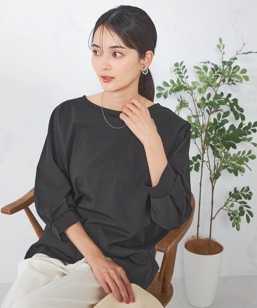 a.v.v（アーヴェヴェ）の「【UVカット】ドルマンスリーブトップス（Tシャツ/カットソー・レディース・ブラック/ブルー・38/40/36）」の2枚目の写真