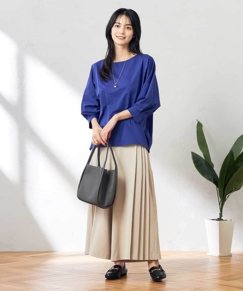 a.v.v（アーヴェヴェ）の「【UVカット】ドルマンスリーブトップス（Tシャツ/カットソー・レディース・ブラック/ブルー・38/40/36）」の21枚目の写真