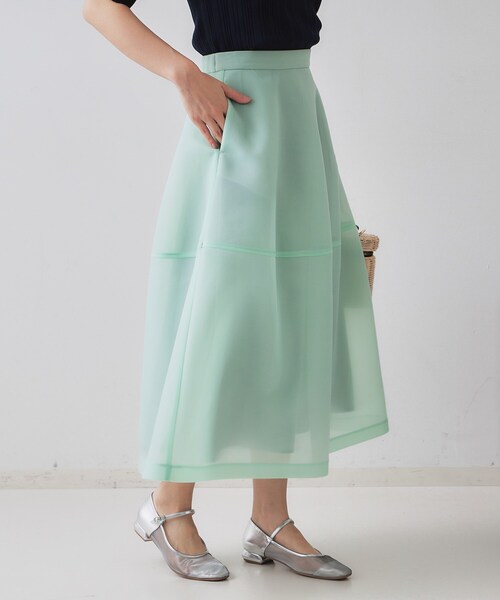 OPAQUE.CLIP（オペークドットクリップ）の「《美人百花掲載》スポンディッシュシアーフレアスカート【洗濯機洗い可】（スカート・レディース・ブラック/グリーン系・00）」の3枚目の写真