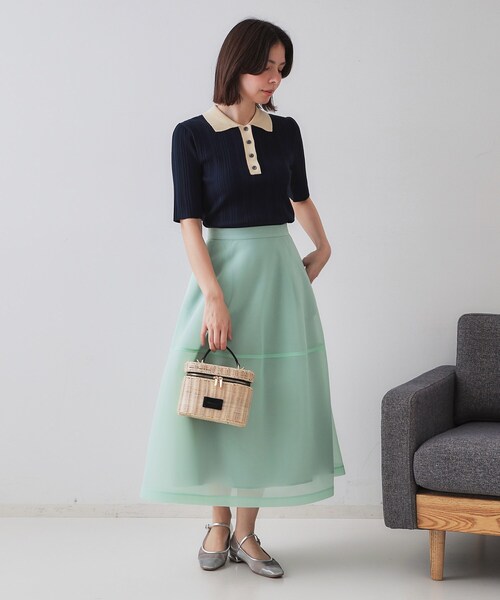 OPAQUE.CLIP（オペークドットクリップ）の「《美人百花掲載》スポンディッシュシアーフレアスカート【洗濯機洗い可】（スカート・レディース・ブラック/グリーン系・00）」の4枚目の写真