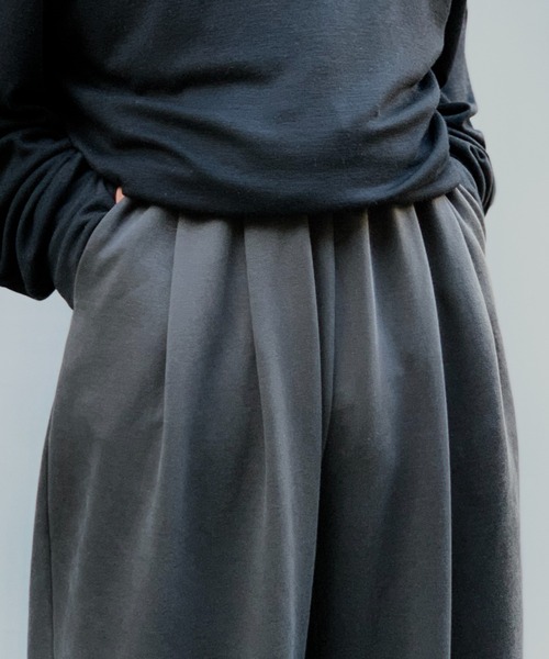 Toironier（トワロニエ）の「Toironier/トワロニエ/2tuck Sweat Pants（スウェットパンツ・メンズ・チャコールグレー/シルバー/ブラウン・0）」の9枚目の写真