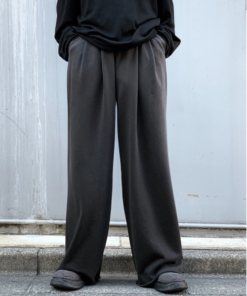 Toironier（トワロニエ）の「Toironier/トワロニエ/2tuck Sweat Pants（スウェットパンツ・メンズ・チャコールグレー/シルバー/ブラウン・0）」の5枚目の写真