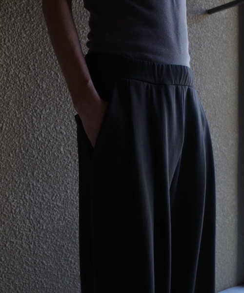 Toironier（トワロニエ）の「Toironier/トワロニエ/2tuck Sweat Pants（スウェットパンツ・メンズ・チャコールグレー/シルバー/ブラウン・0）」の17枚目の写真