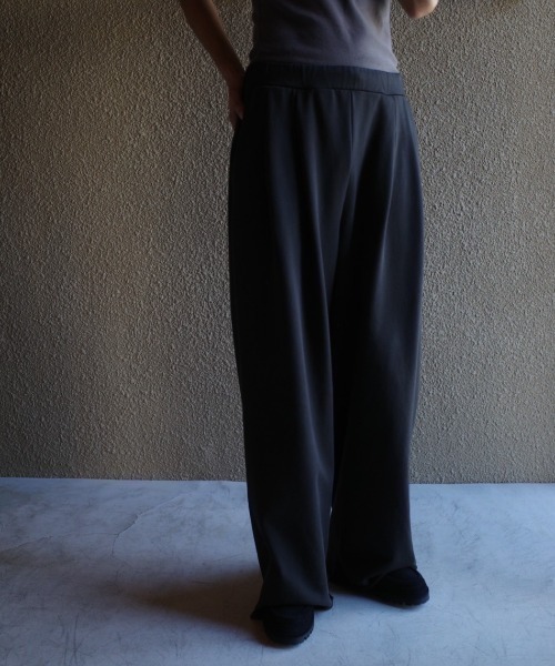 Toironier（トワロニエ）の「Toironier/トワロニエ/2tuck Sweat Pants（スウェットパンツ・メンズ・チャコールグレー/シルバー/ブラウン・0）」の21枚目の写真