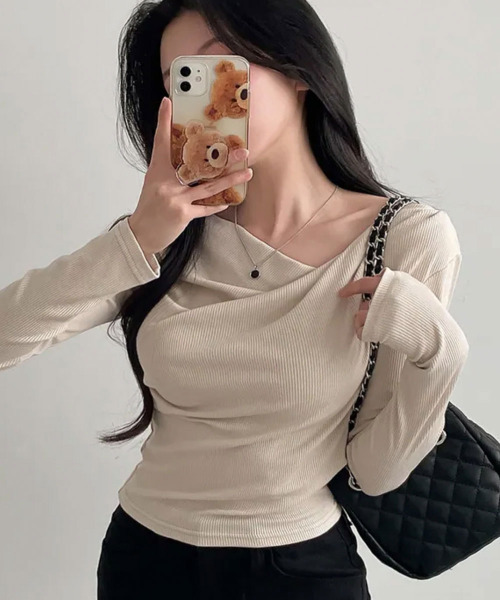 VIVID LADY（ビビッドレディー）の「ドレープ リブＴシャツ 長袖（Tシャツ/カットソー・レディース・ベージュ/ホワイト/ピンク/ブラック・FREE）」の6枚目の写真