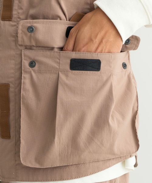 NANGA（ナンガ）の「HINOC RIPSTOP UT VEST/ヒノックリップストップユーティリティベスト（ベスト・メンズ・モカ/ライトグレー/ブラック・S/M/L）」の11枚目の写真
