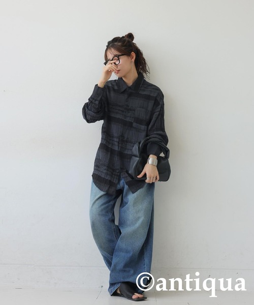 antiqua(アンティカ)の「ニュアンス柄シャツ(シャツ/ブラウス・レディース・ブラック/ベージュ系その他・ONESIZE)」の3枚目の写真