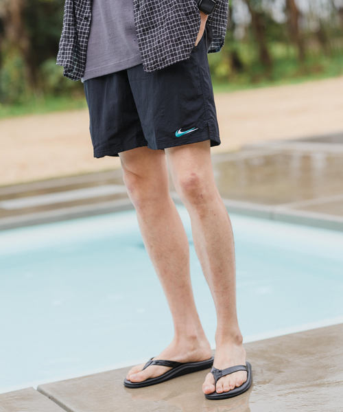 NIKE(ナイキ)の「NIKE SWIM (ナイキ スイム) Exclusive スウォッシュ ボレーショーツ(その他パンツ・メンズ・ブラック/チャコールグレー/ベージュ/ネイビー・SMALL/MEDIUM/LARGE/X-LARGE/XX-LARGE)」の15枚目の写真