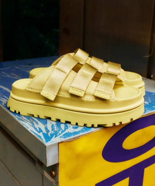 W GOLDENGLOW SLIDE 1167430-GLDN（サンダル）｜UGG（アグ）の