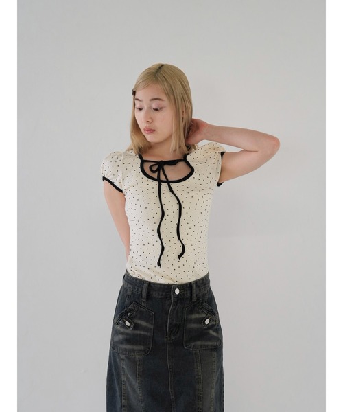 Uenui（ウニュイ）の「パフスリーブドットリボントップス　ribbon puff tops（Tシャツ/カットソー・レディース・ブラック/レッド・FREE）」の6枚目の写真