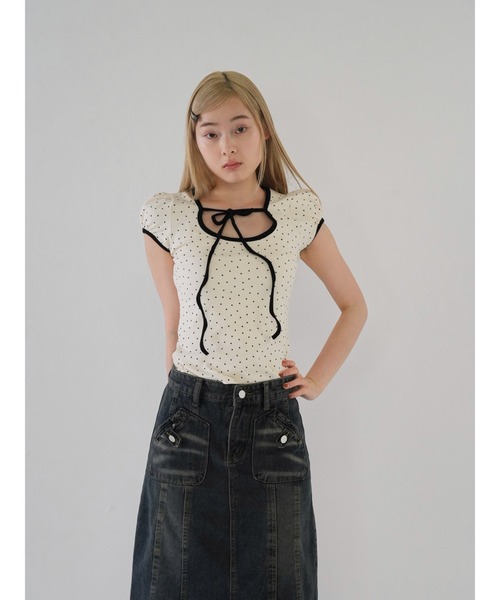 Uenui（ウニュイ）の「パフスリーブドットリボントップス　ribbon puff tops（Tシャツ/カットソー・レディース・ブラック/レッド・FREE）」の3枚目の写真