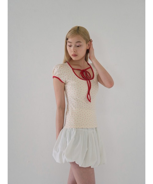 Uenui（ウニュイ）の「パフスリーブドットリボントップス　ribbon puff tops（Tシャツ/カットソー・レディース・ブラック/レッド・FREE）」の15枚目の写真
