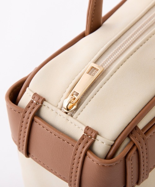 one after another NICE CLAUP（ワンアフターアナザーナイスクラップ）の「ベルト付きスクエアホーボーバッグ（ショルダーバッグ・レディース・アイボリー/ダークブラウン/キャメル・FREE）」の20枚目の写真