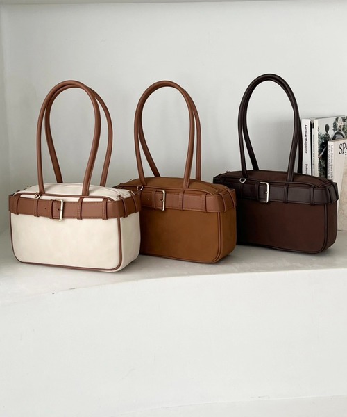 one after another NICE CLAUP（ワンアフターアナザーナイスクラップ）の「ベルト付きスクエアホーボーバッグ（ショルダーバッグ・レディース・アイボリー/ダークブラウン/キャメル・FREE）」の4枚目の写真