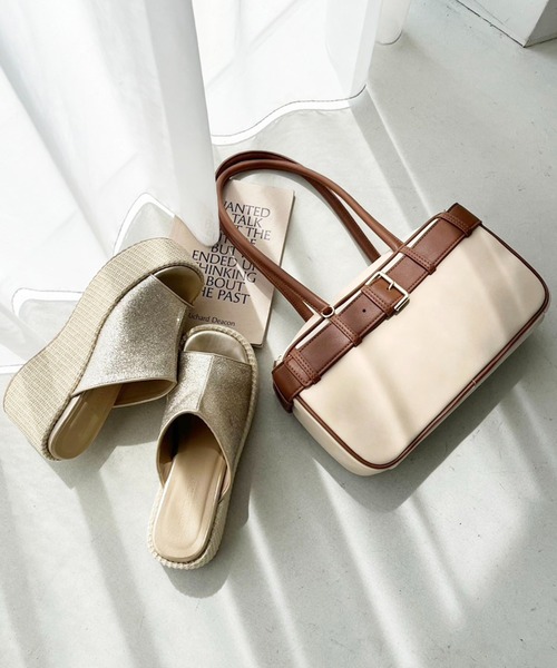 one after another NICE CLAUP（ワンアフターアナザーナイスクラップ）の「ベルト付きスクエアホーボーバッグ（ショルダーバッグ・レディース・アイボリー/ダークブラウン/キャメル・FREE）」の5枚目の写真