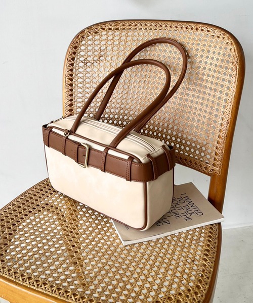 one after another NICE CLAUP（ワンアフターアナザーナイスクラップ）の「ベルト付きスクエアホーボーバッグ（ショルダーバッグ・レディース・アイボリー/ダークブラウン/キャメル・FREE）」の6枚目の写真