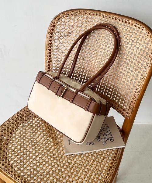 one after another NICE CLAUP（ワンアフターアナザーナイスクラップ）の「ベルト付きスクエアホーボーバッグ（ショルダーバッグ・レディース・アイボリー/ダークブラウン/キャメル・FREE）」の7枚目の写真