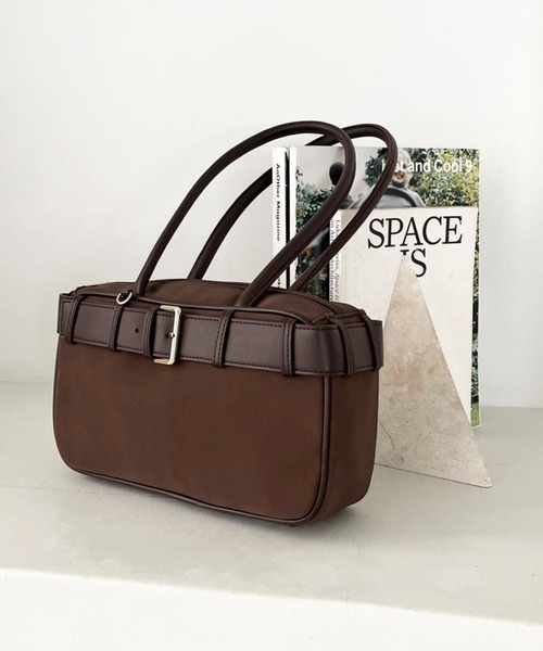 one after another NICE CLAUP（ワンアフターアナザーナイスクラップ）の「ベルト付きスクエアホーボーバッグ（ショルダーバッグ・レディース・アイボリー/ダークブラウン/キャメル・FREE）」の10枚目の写真